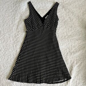 Princess Polly Nellie Mini Dress
Black Polka Dot
NEVER WORN
NEW WITH TAGS